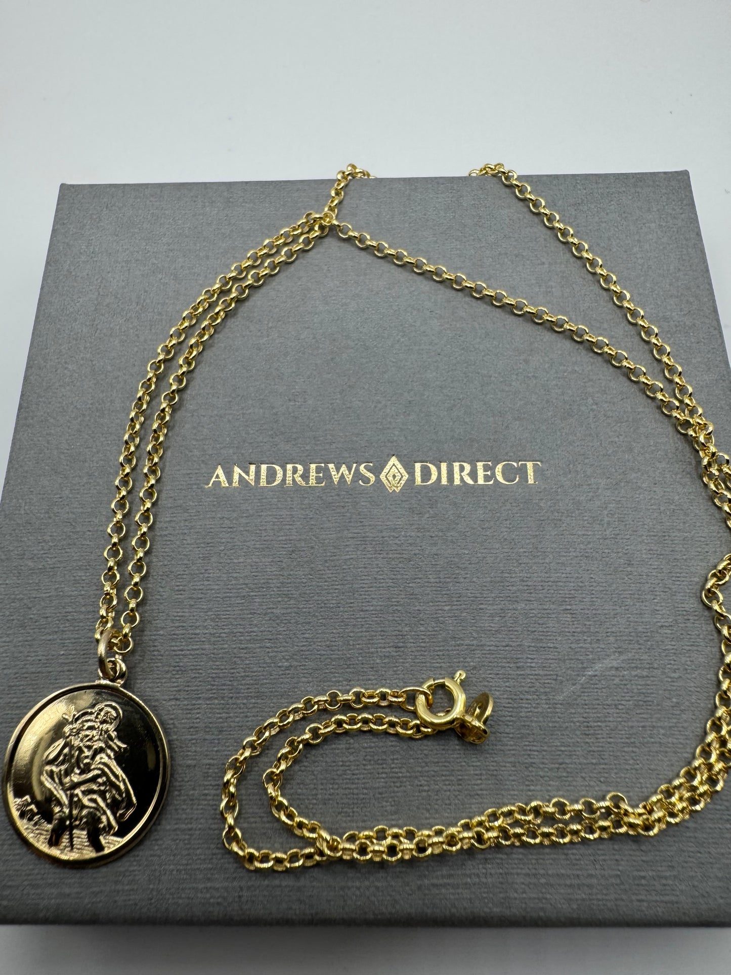 9ct Yellow Gold Double Sided St Christopher Pendant & 20 inch Chain