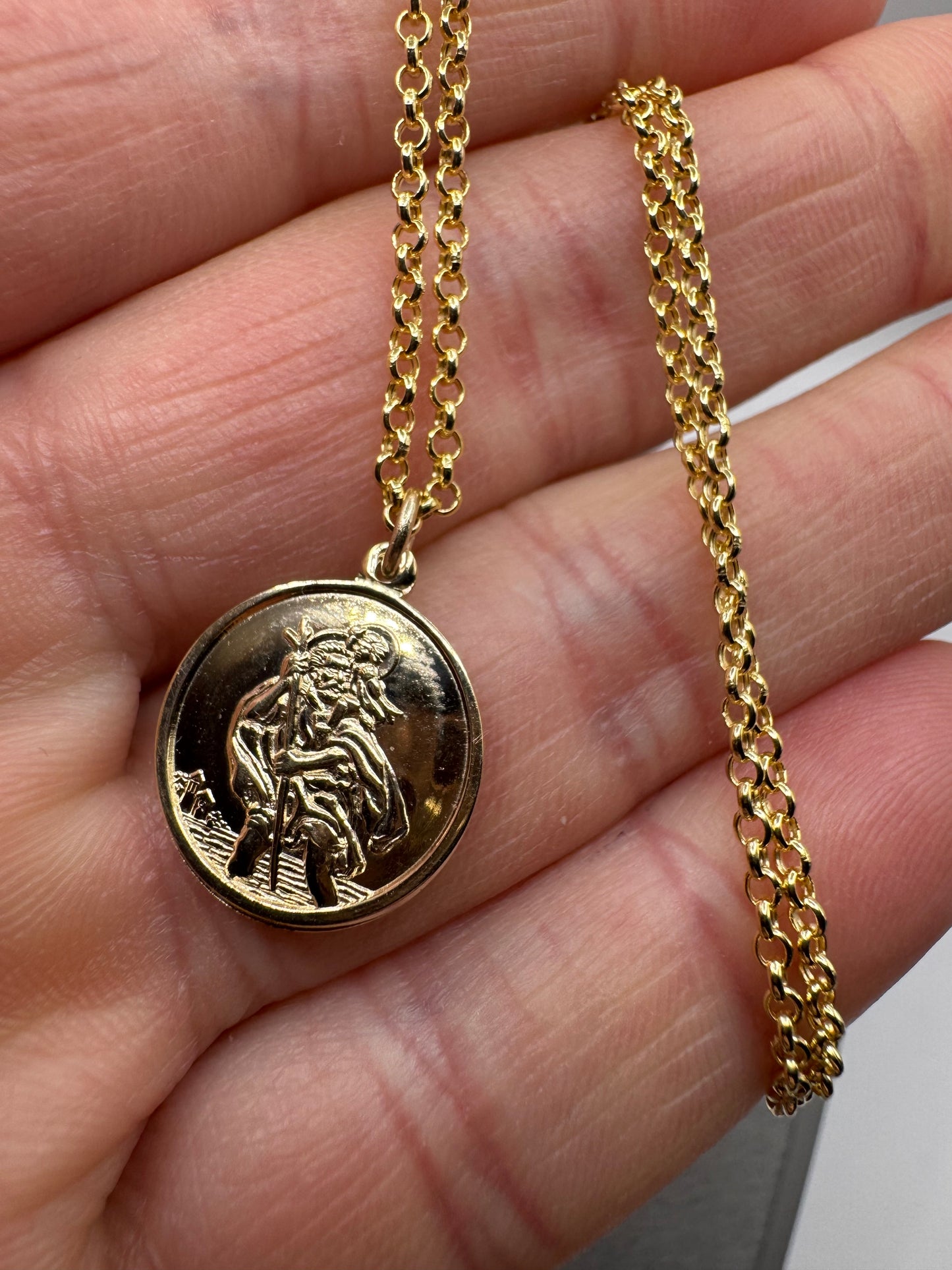 9ct Yellow Gold Double Sided St Christopher Pendant & 20 inch Chain