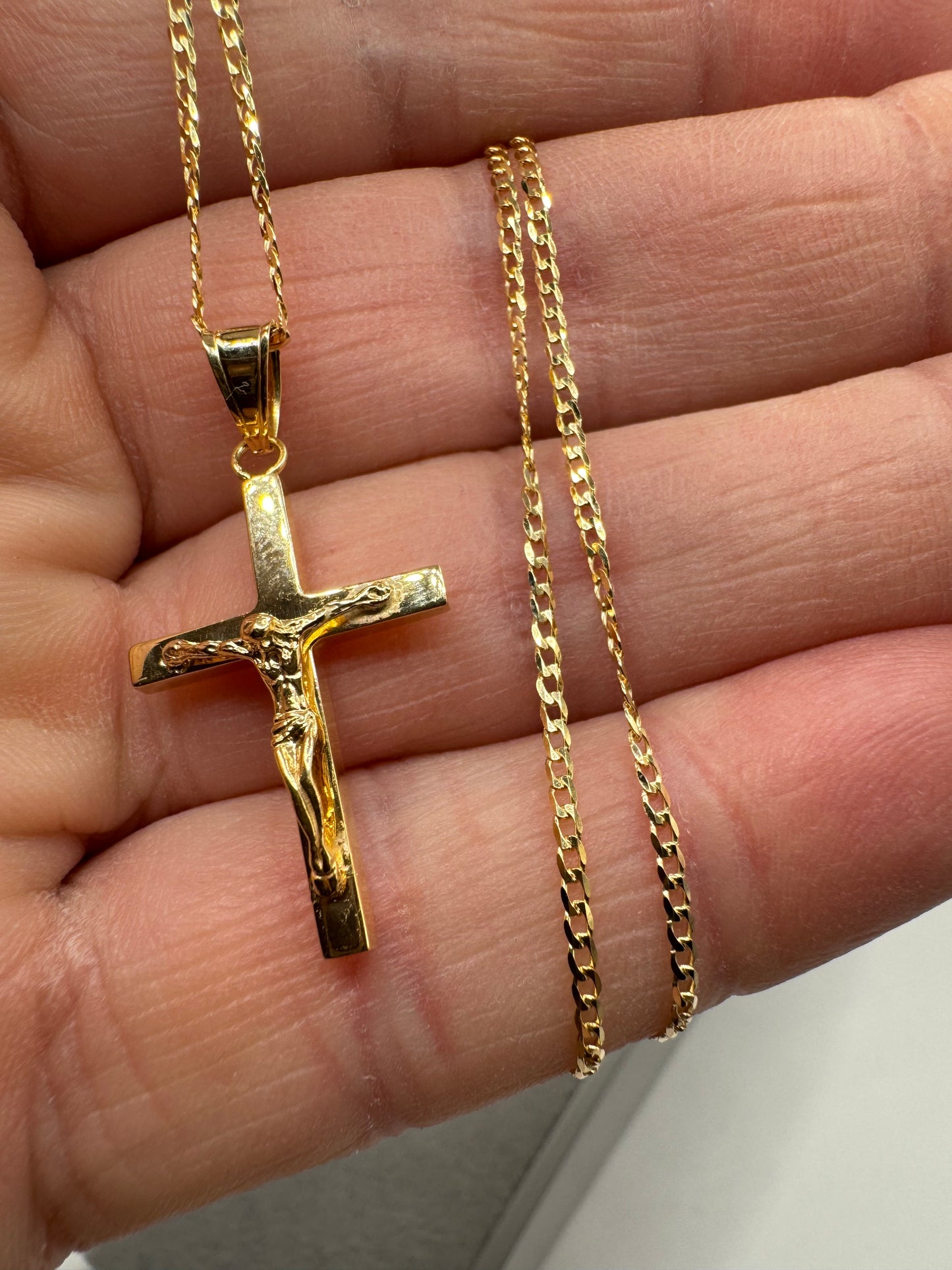 9ct Yellow Gold Cross Crucifix Pendant on Gold 20" Diamond Cut Chain (155.076A)