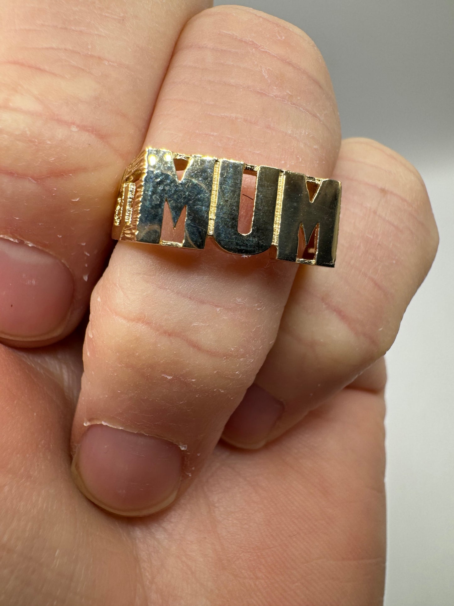 9ct Yellow Gold 18x8mm MUM Mums Designed Ring, Sizes M to T (0043)