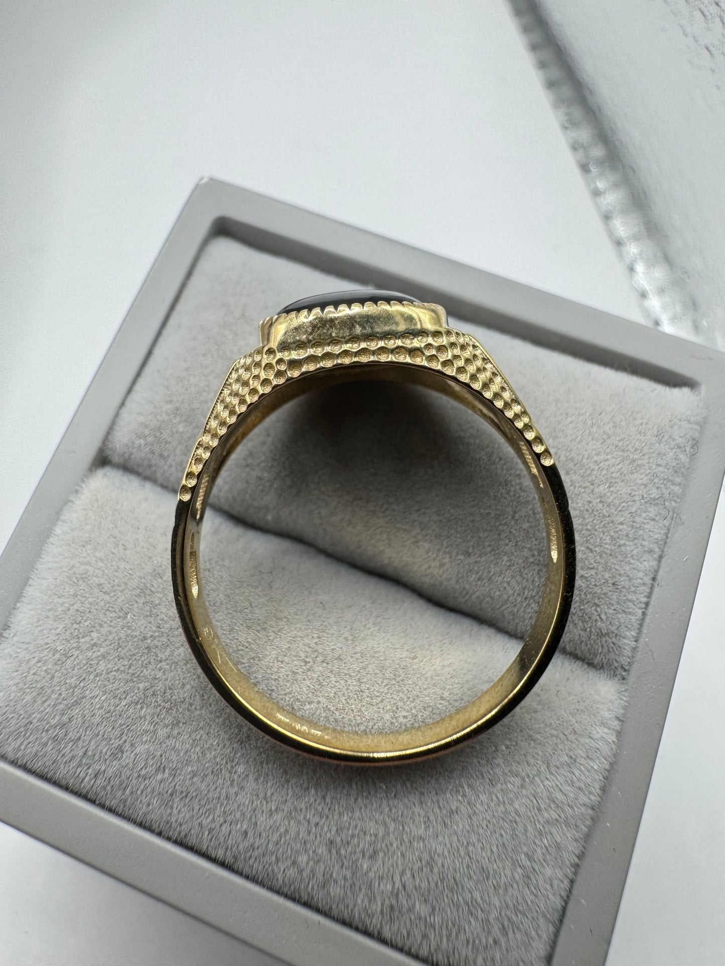 9ct Yellow Gold Black Onyx Curb Shoulders Signet Ring, Sizes P to Z (0169)