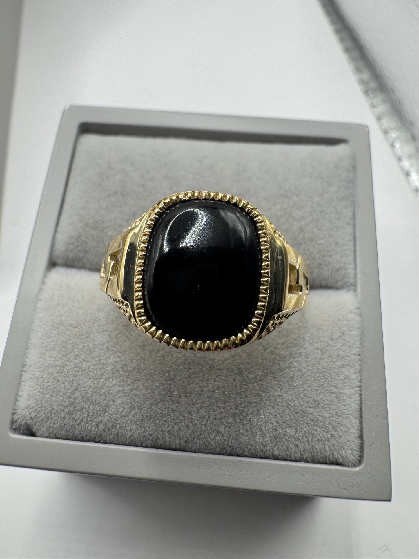 9ct Yellow Gold Black Onyx Curb Shoulders Signet Ring, Sizes P to Z (0169)