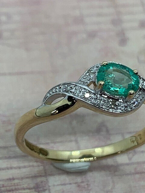 9ct Yellow Gold Emerald and Diamond Crossover Ring, Sizes J to Q (435E)