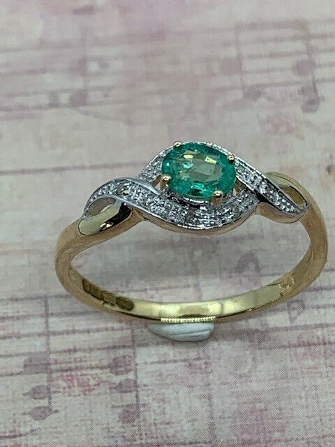 9ct Yellow Gold Emerald and Diamond Crossover Ring, Sizes J to Q (435E)