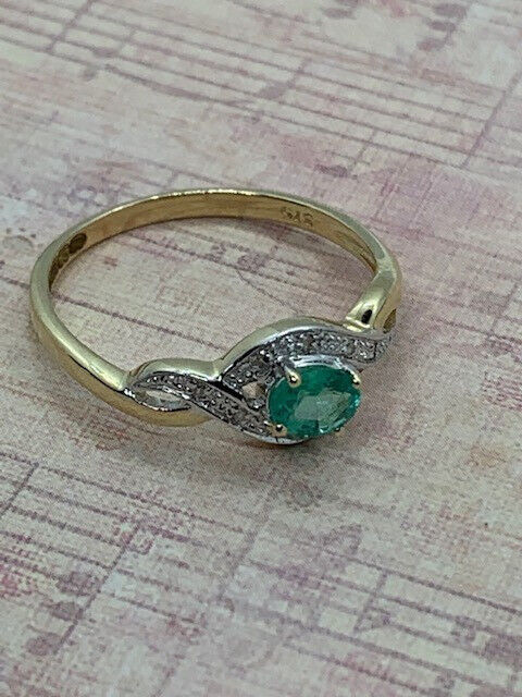 9ct Yellow Gold Emerald and Diamond Crossover Ring, Sizes J to Q (435E)