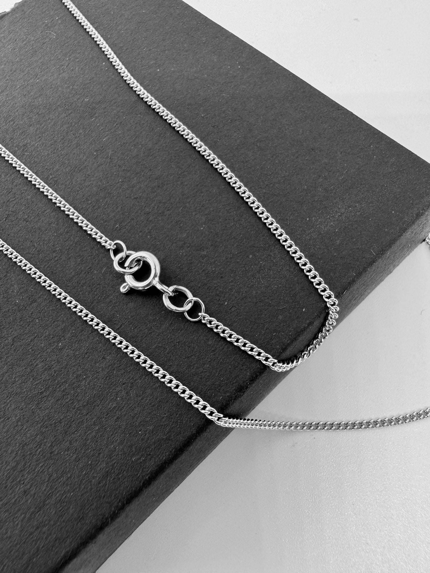 9ct White Gold 1.4mm Curb Link Chain Various Lengths (W16C)