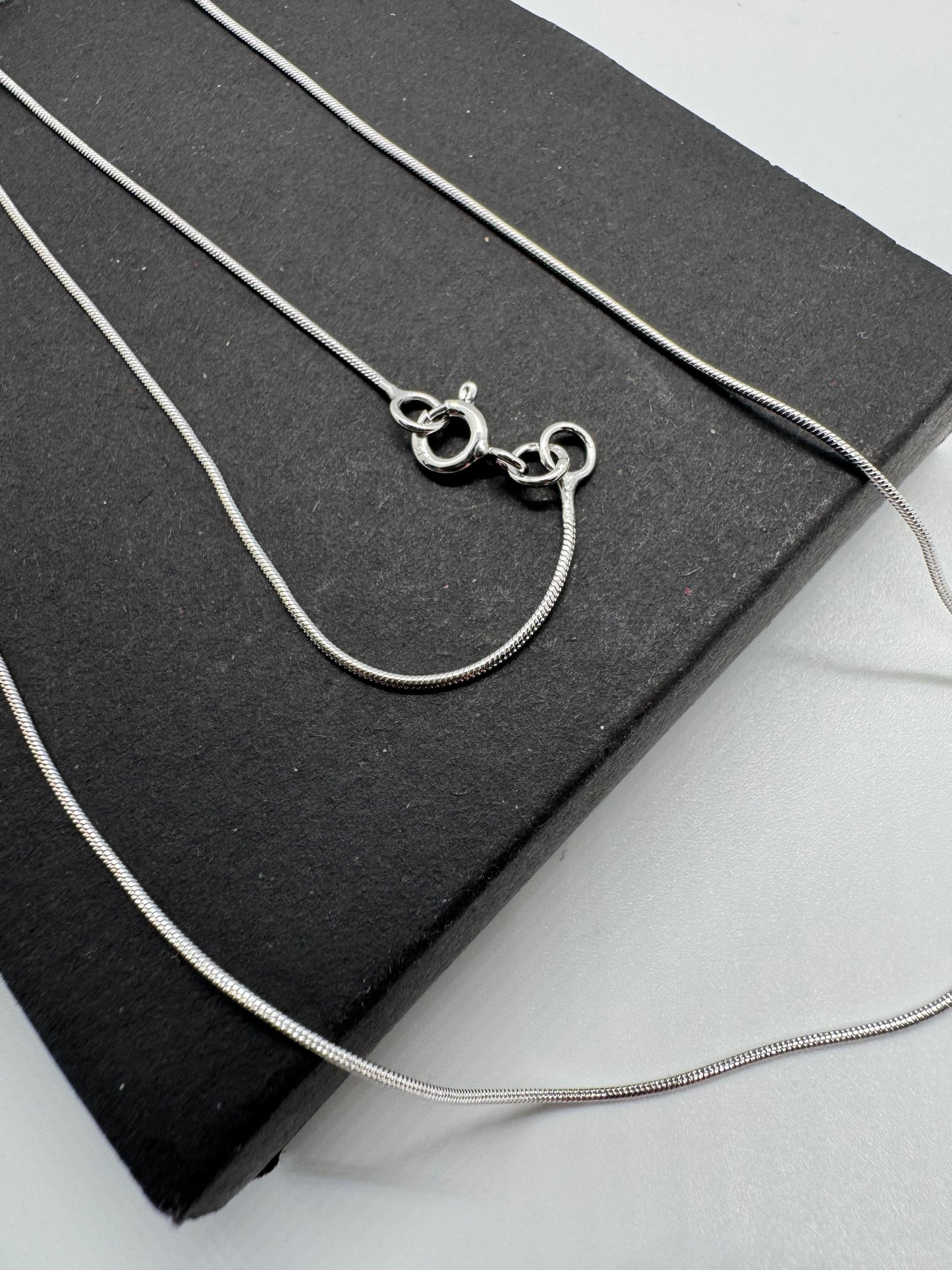 9ct White Solid Gold 0.9mm Snake Chain Various Lengths (WSNM)