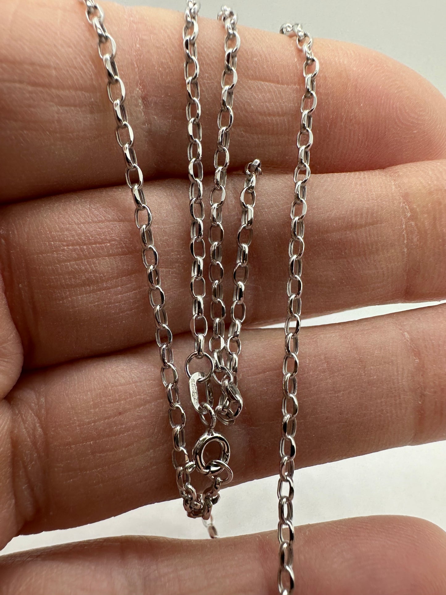 9ct White Gold 1.6mm Hollow Belcher Oval Chain Various Lengths (0608)