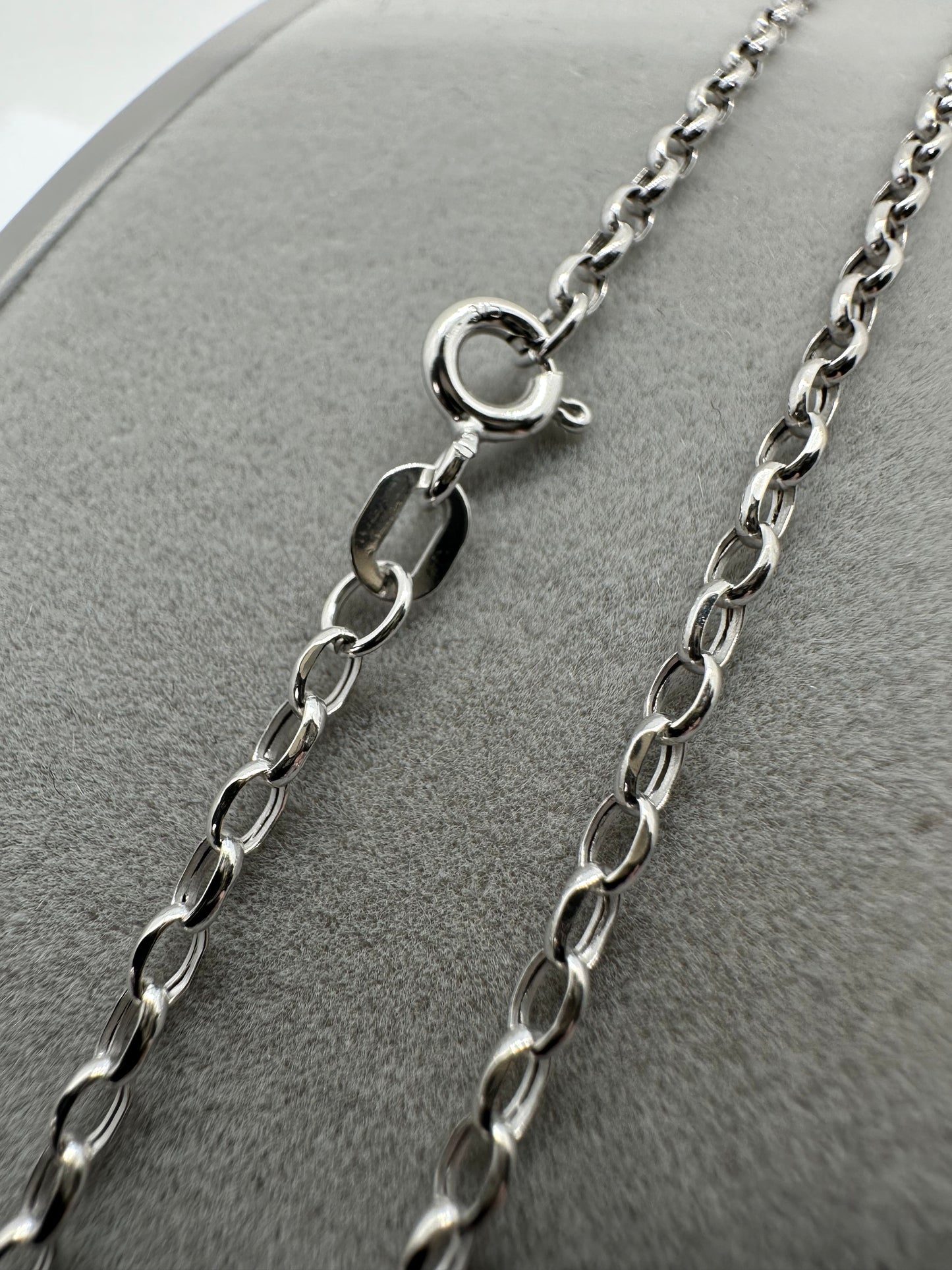 9ct White Gold 1.6mm Hollow Belcher Oval Chain Various Lengths (0608)