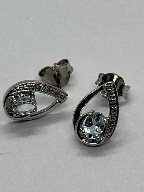 9ct White Gold Diamond and Aquamarine Stud Earrings (262)