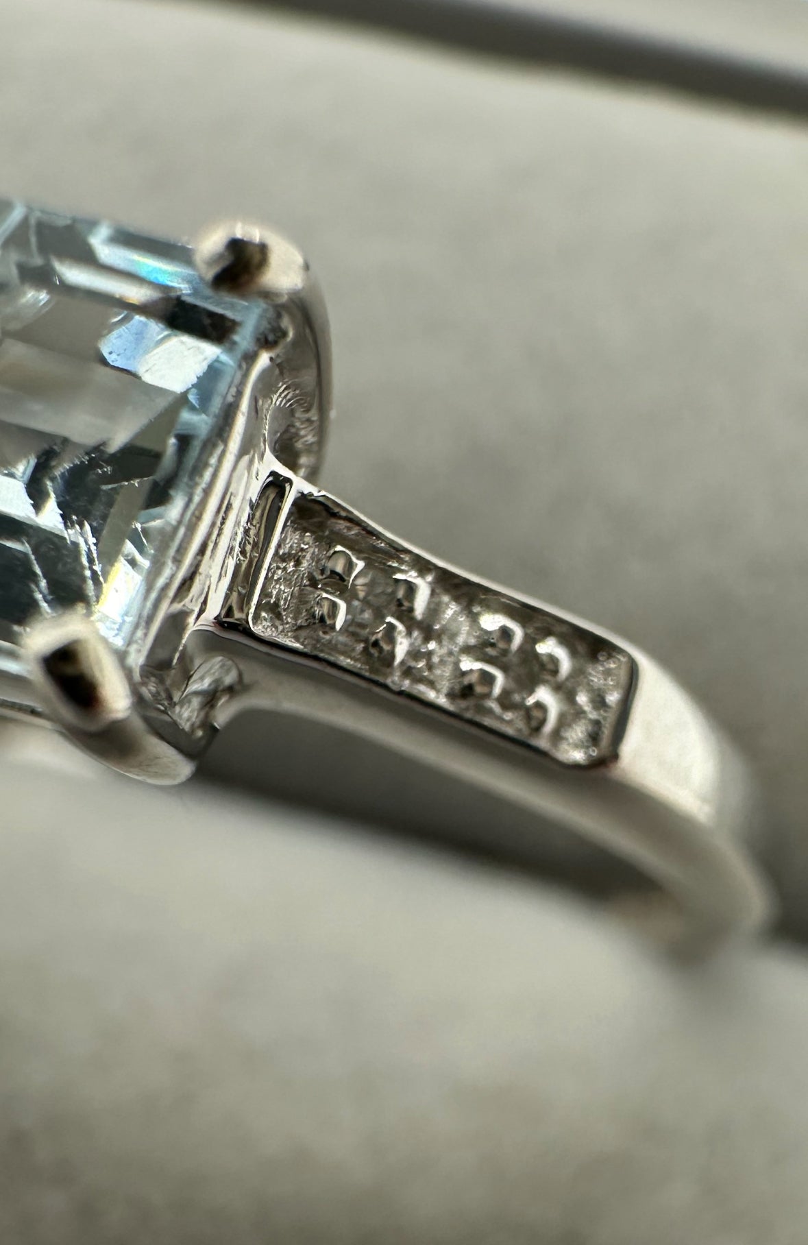 9ct White Gold Aquamarine and Diamond Ring, Ring size J to Q (916)