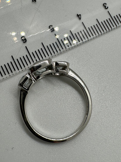 9ct White Gold Aquamarine Past, Present, Future Ring, Ring size J to Q (924)